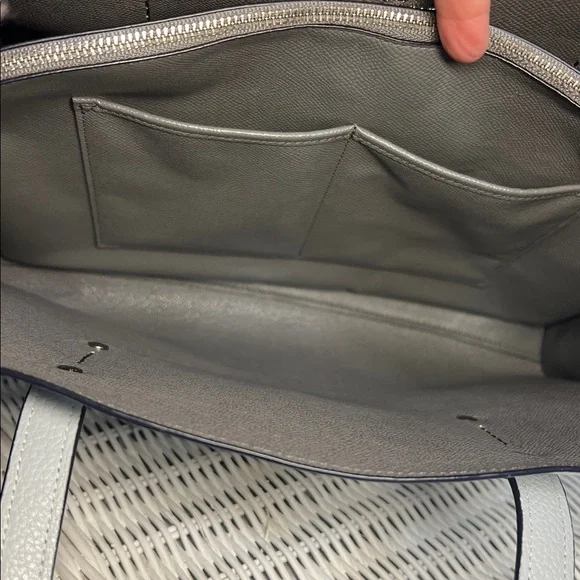 Coach Charlie Carryall - Picture 16 of 17